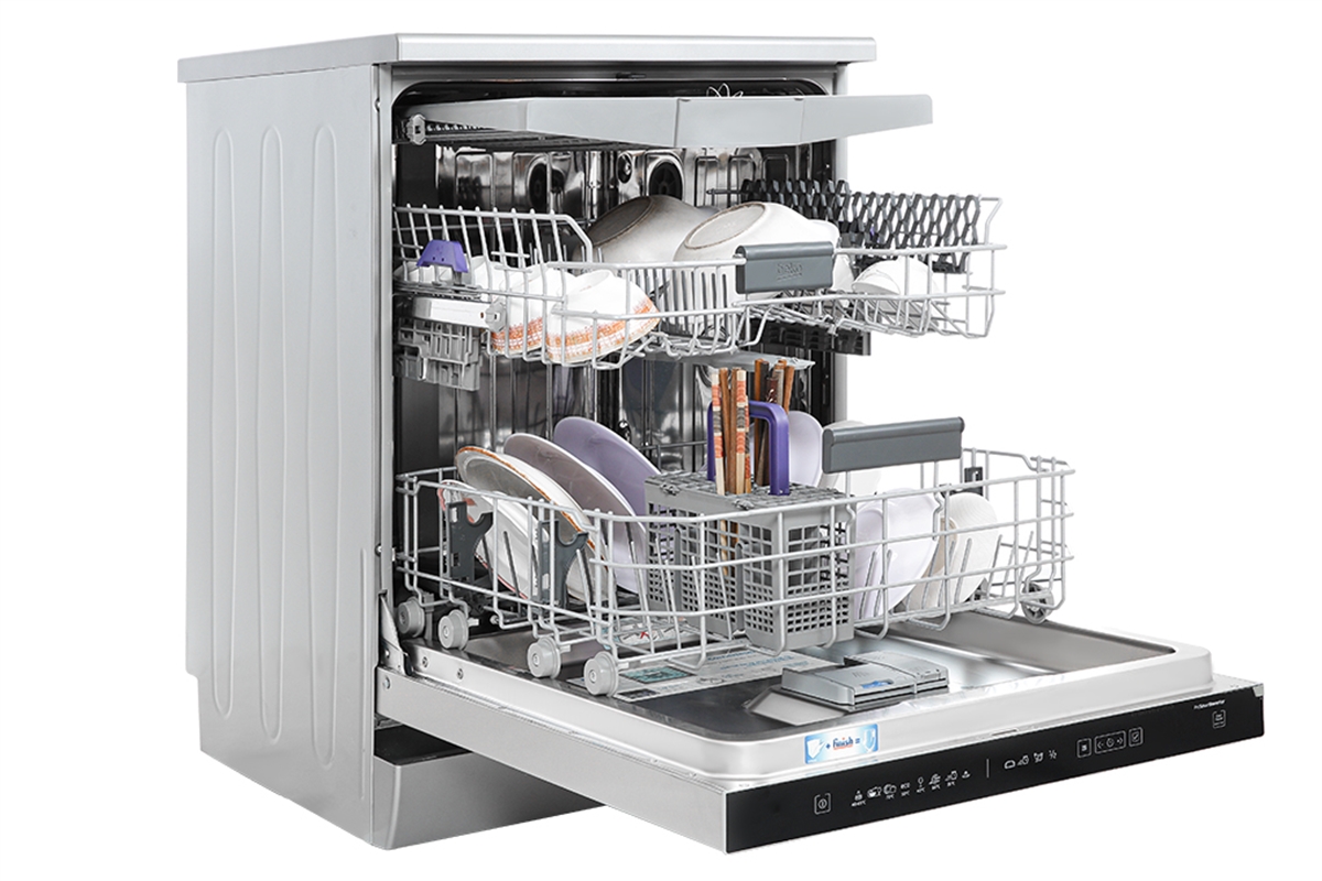 Máy rửa bát 15 bộ rửa sạch chén đĩa cho 5–8 người ăn trong một lần, phù hợp gia đình đông.