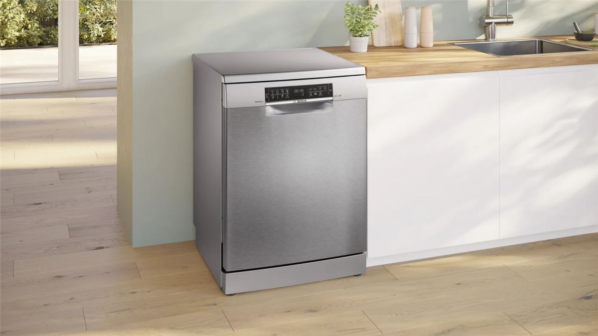Máy rửa bát Bosch Serie 6 thiết kế độc lập với vỏ thép không gỉ mang lại vẻ sang trọng cho không gian bếp.