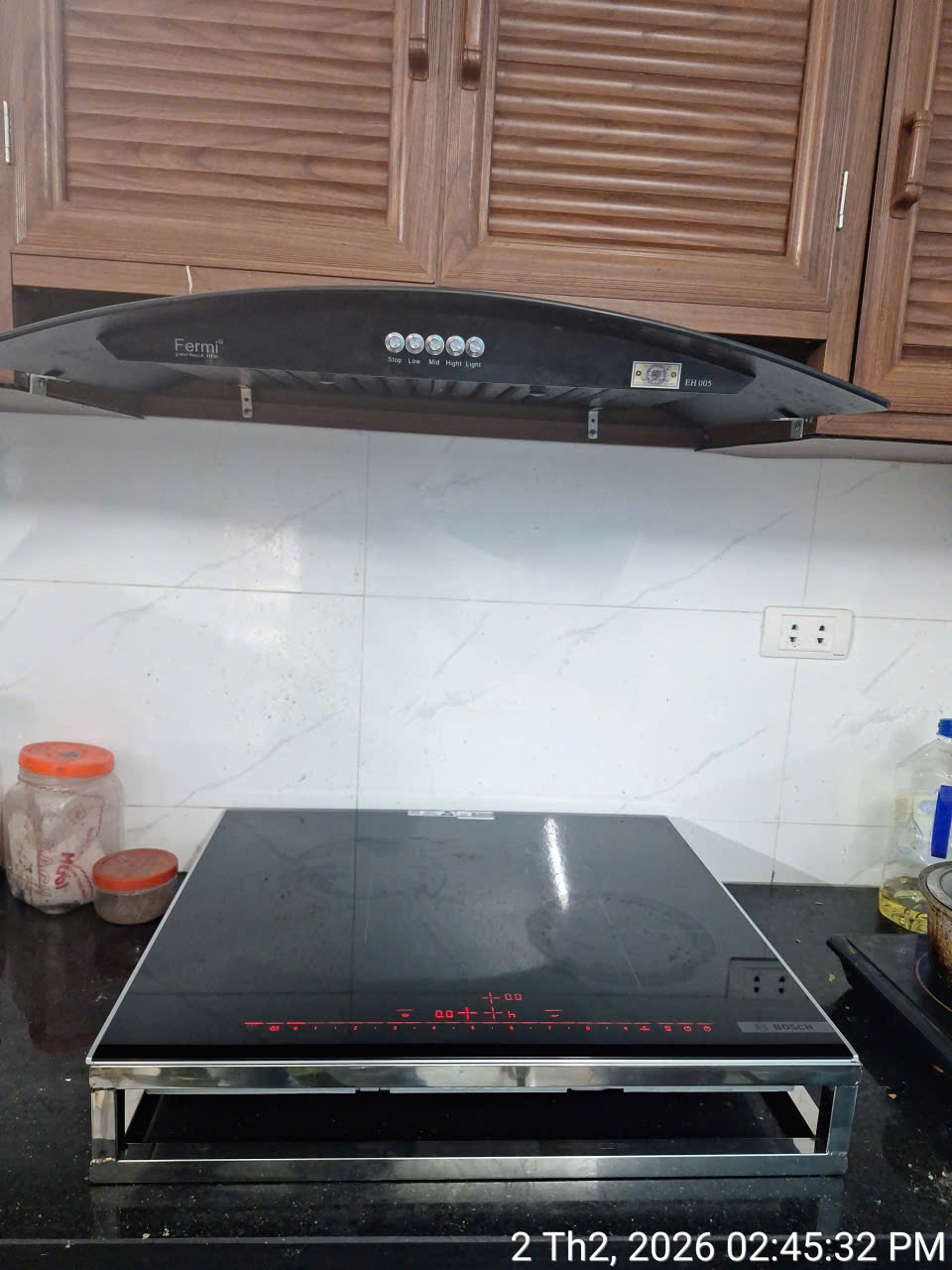 Bếp từ đôi nổi đặt trên mặt bàn bếp, dễ lắp đặt