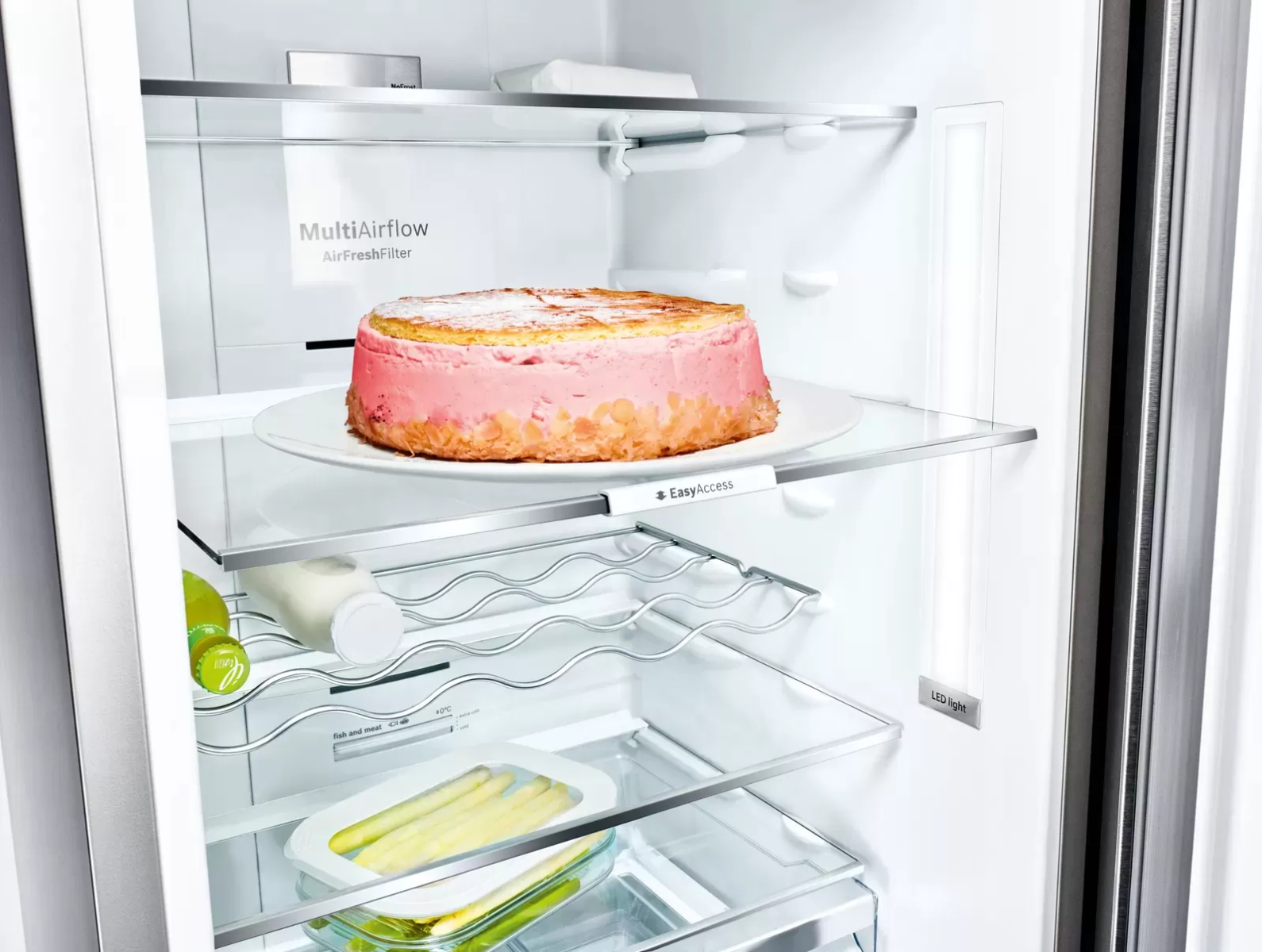 Đèn LED chiếu sáng: nội thất bên trong tủ lạnh của bạn được chiếu sáng 1 cách rõ nhất