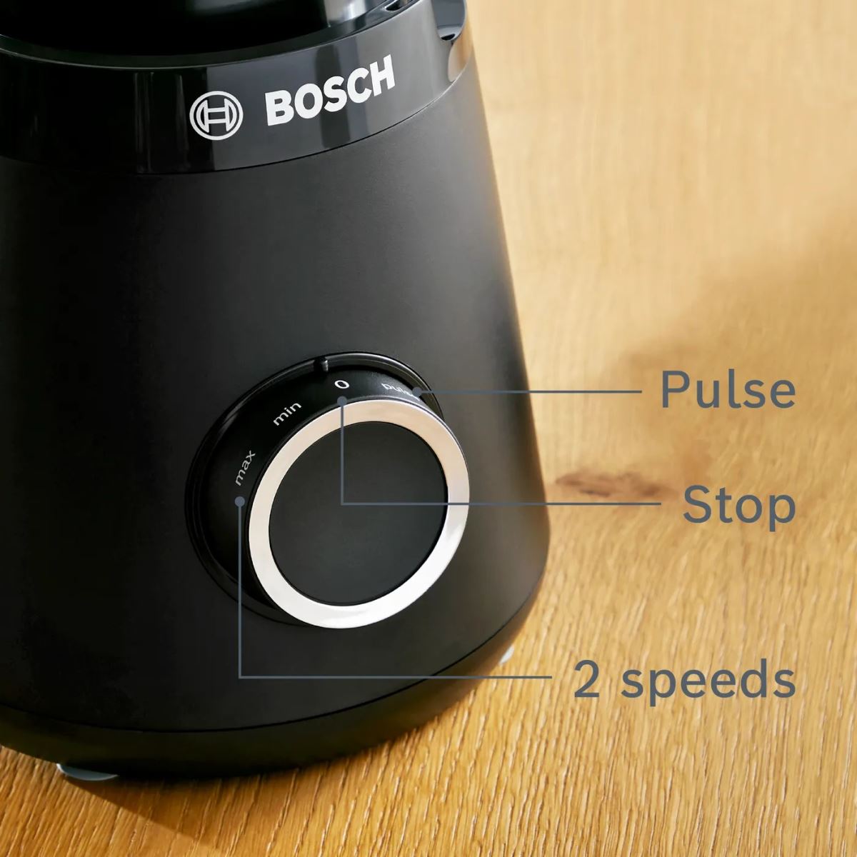 Bosch MMB6176B với núm điều khiển 2 tốc độ linh hoạt, dễ dàng điều chỉnh độ nhuyễn theo ý muốn.