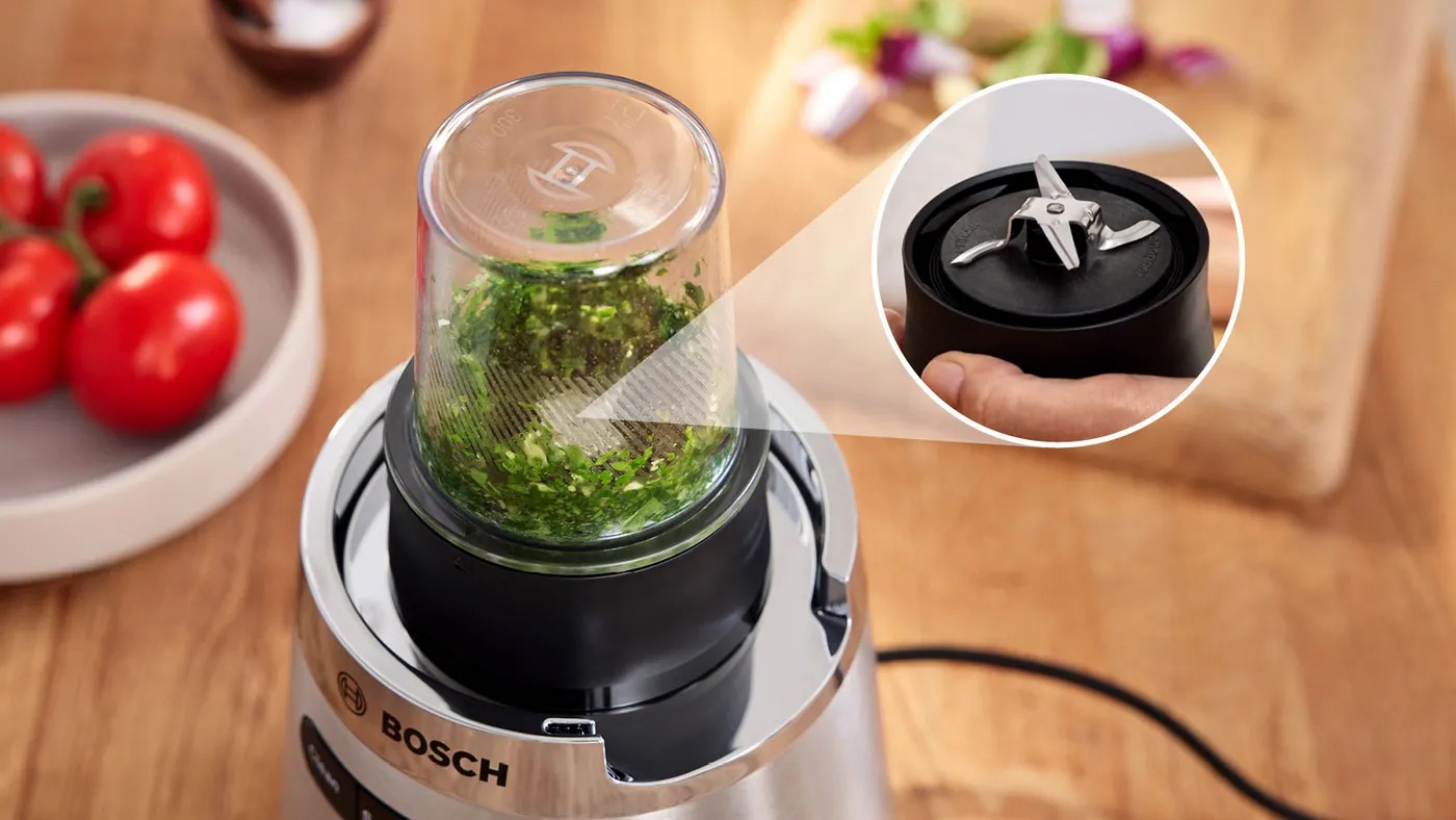 Lưỡi dao ProEdge 4 cánh thép không gỉ siêu bền, sắc bén vượt trội, dễ dàng tháo rời vệ sinh.