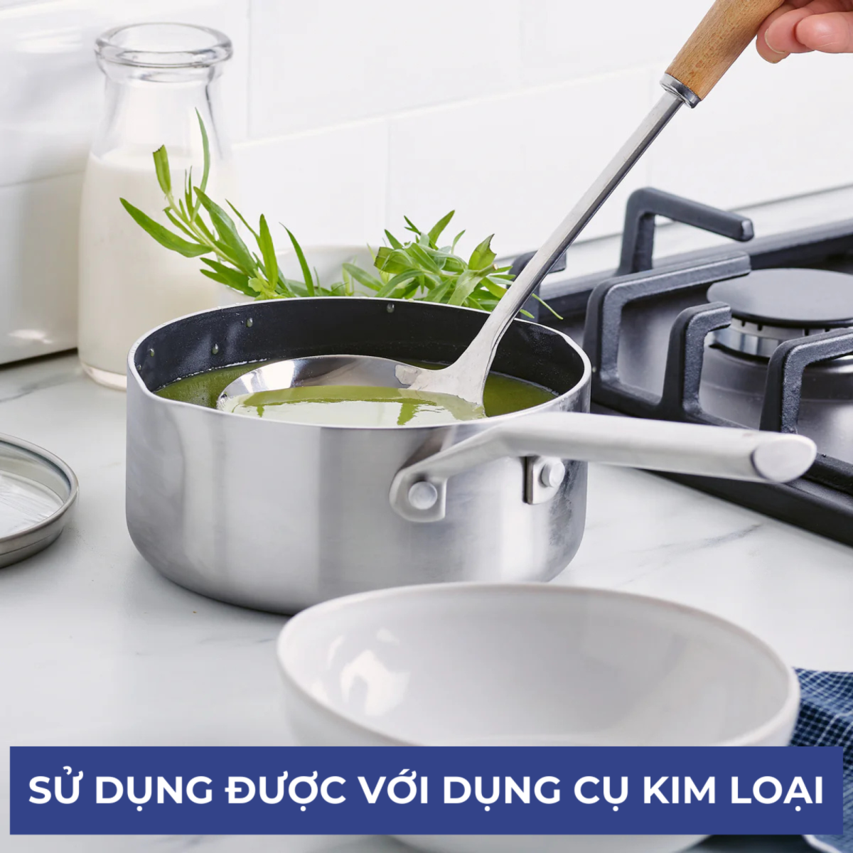 Chống dính kim cương siêu cứng, chống trầy xước vượt trội, dùng được dụng cụ kim loại, bền lâu hơn.