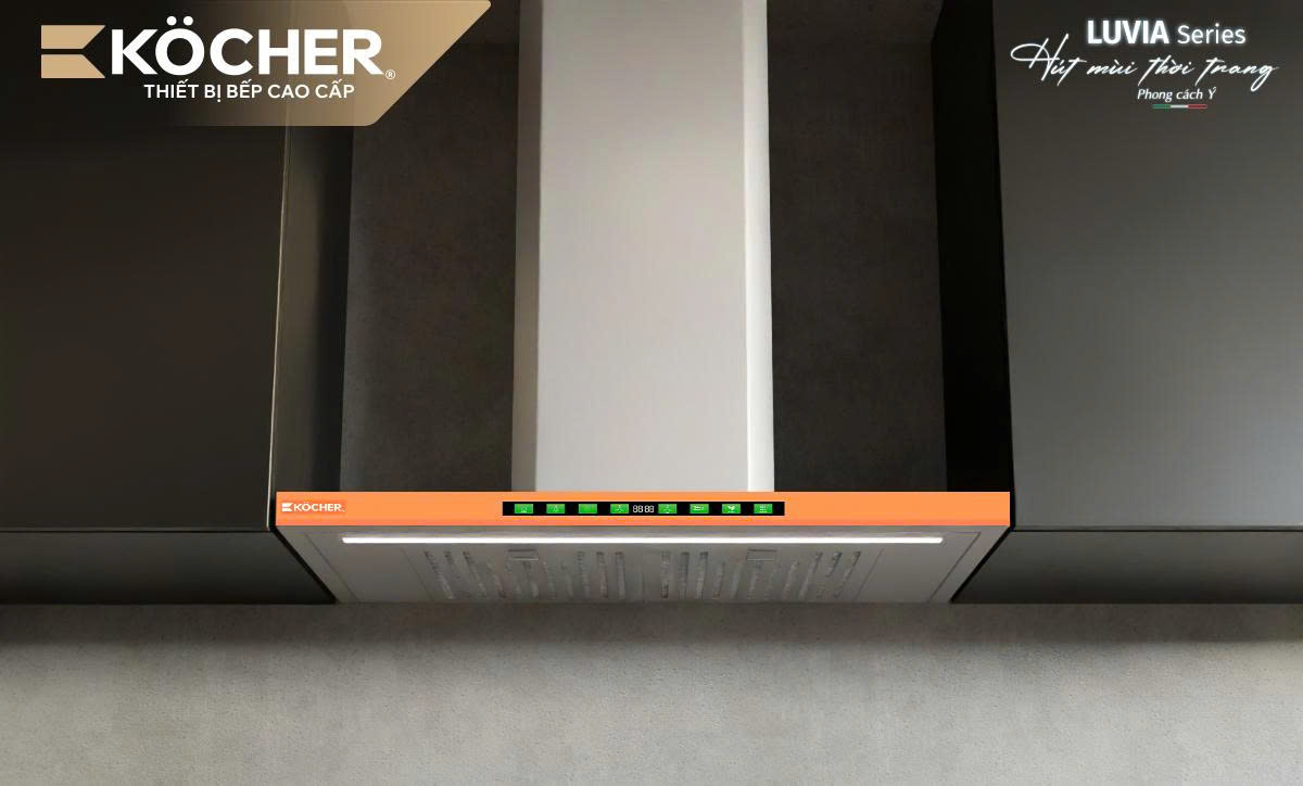 Phối cảnh Köcher Luvia Premium Pro trong hệ tủ bếp, nhìn thấy đèn và mặt dưới máy