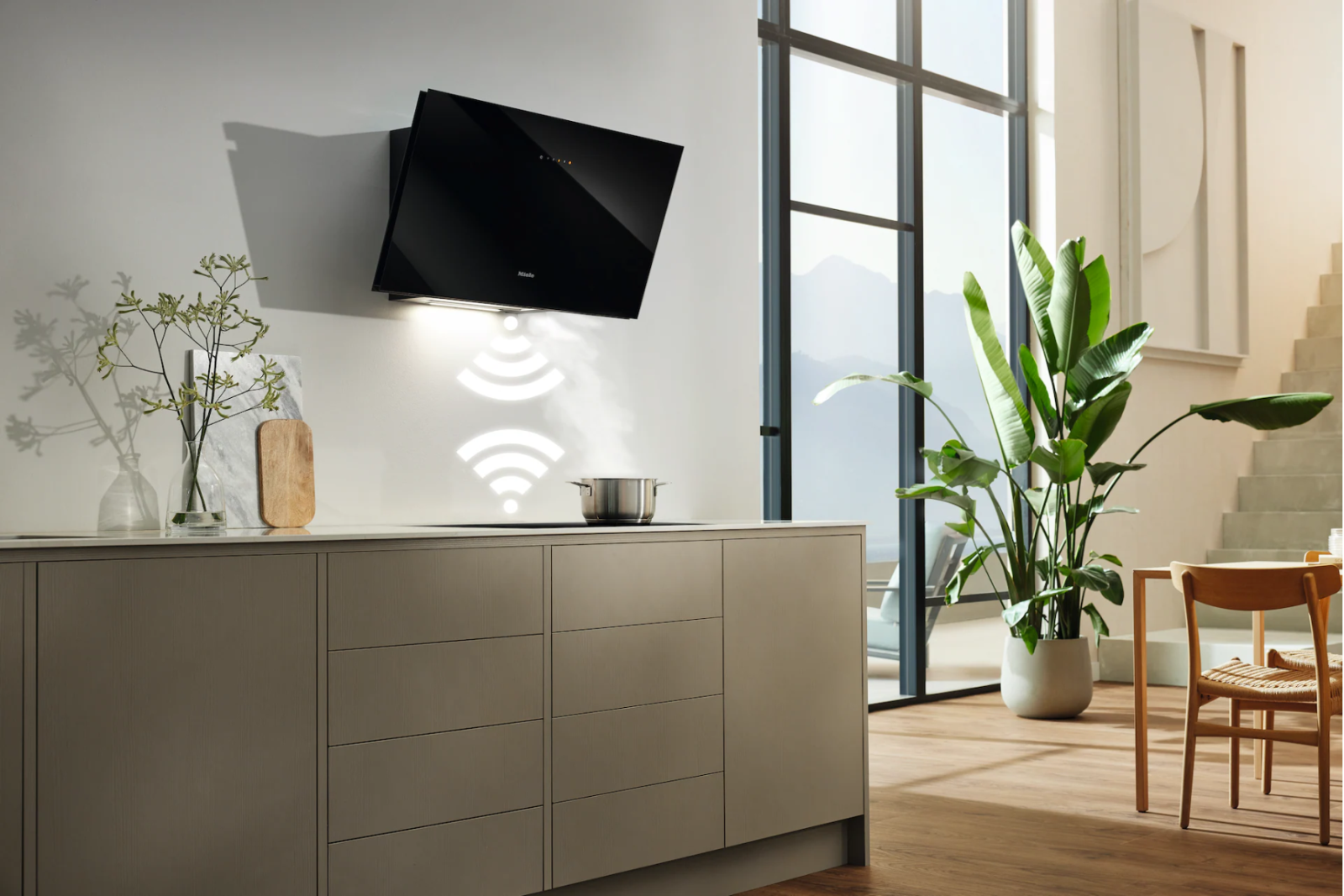 Máy hút mùi áp tường Miele thiết kế hiện đại, công suất mạnh, cảm ứng thông minh.
