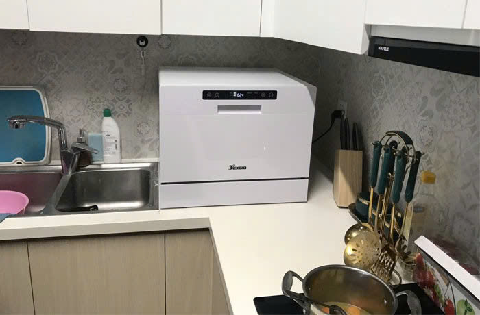 Máy rửa bát Texgio mini: nhỏ gọn, tiết kiệm nước, phù hợp gia đình ít người, bát đĩa sạch khuẩn, khô ráo.
