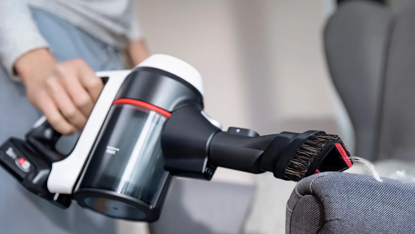 Bosch BBS711W nhẹ, dễ cầm, hút bụi linh hoạt sofa, rèm cửa, cầu thang và cả nội thất ô tô.