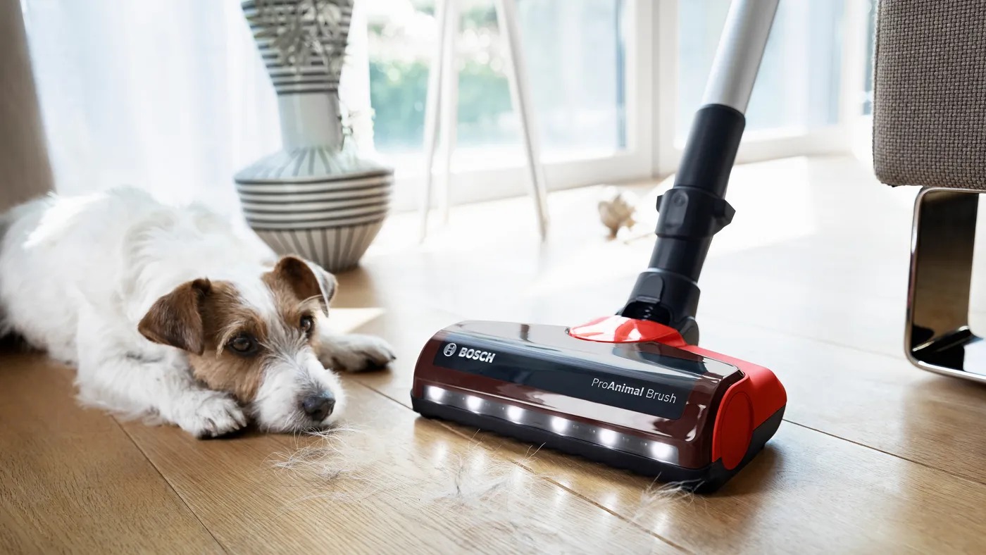 Bosch BCS711PET trang bị đầu hút ProAnimal chuyên dụng, hút sạch nhanh mọi loại lông thú cưng trên sofa, thảm.