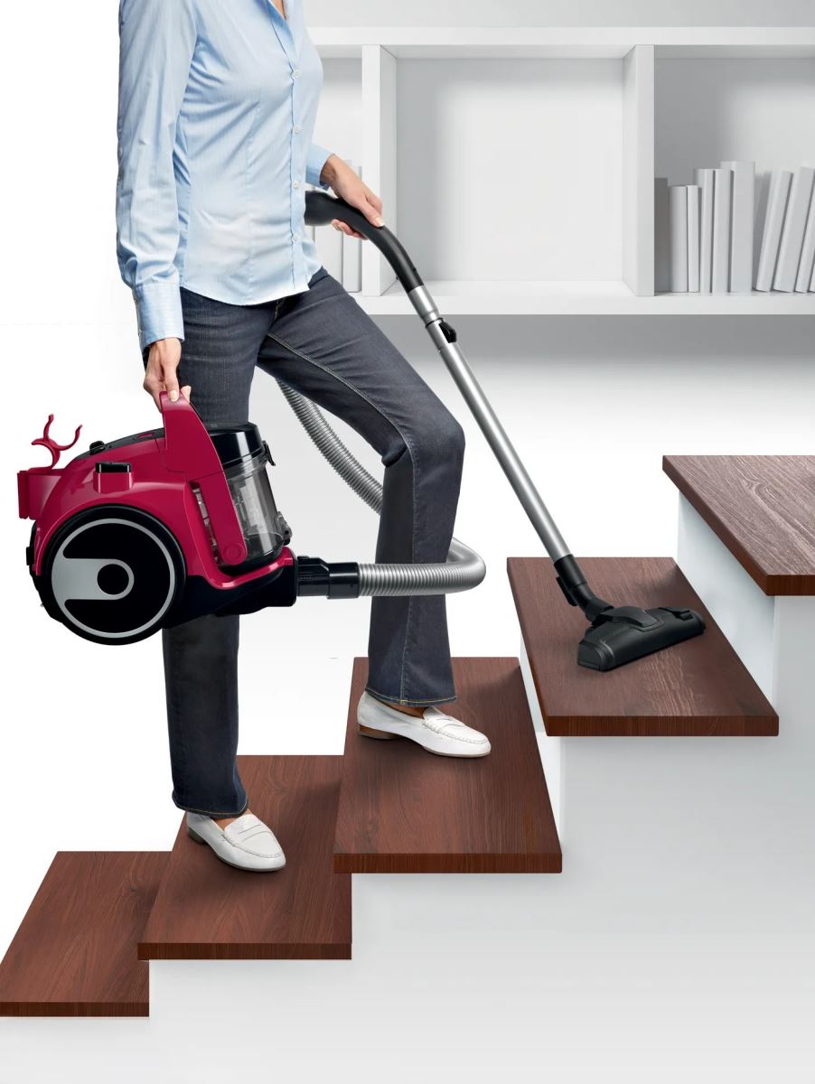 Máy hút bụi Bosch BGC05AAA2 nhỏ gọn (31,4x26,8x38,1cm), nhẹ 4,4kg, tay cầm chắc chắn, bánh xe linh hoạt.