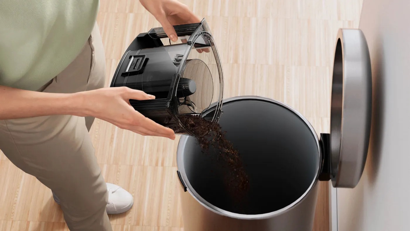 Hộp bụi 2L EasyClean tròn, tháo nhanh một nút, đổ sạch, không bay bụi, dễ vệ sinh.